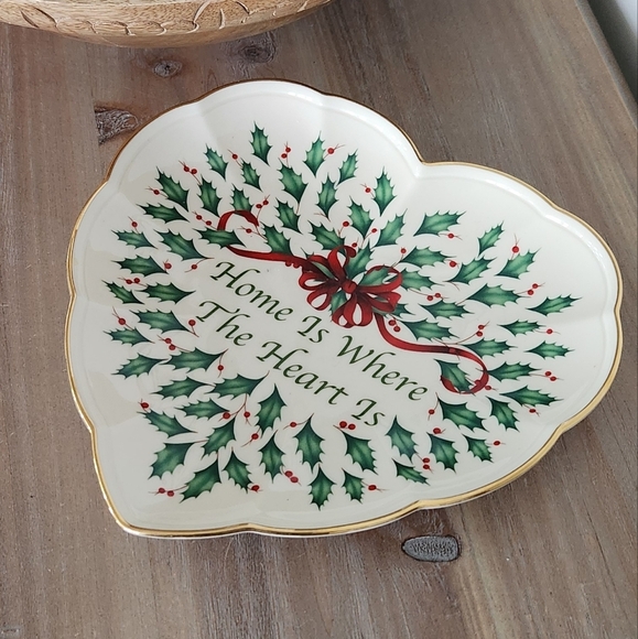 🎄 Lenox “Home Is Where The Heart Is” Christmas Plate – Heart-Shaped, Holiday - Picture 8 of 10